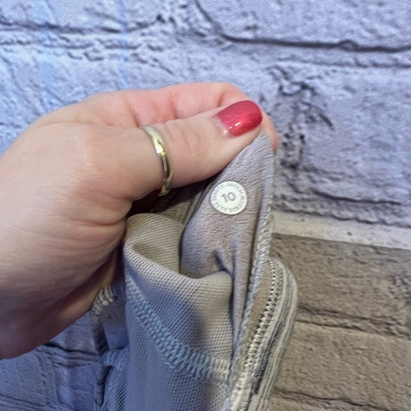 LULULEMON Free To Be Bra (Wild)
Wee Are From Space Nimbus Battleship SIZ… - Picture 8 of 11